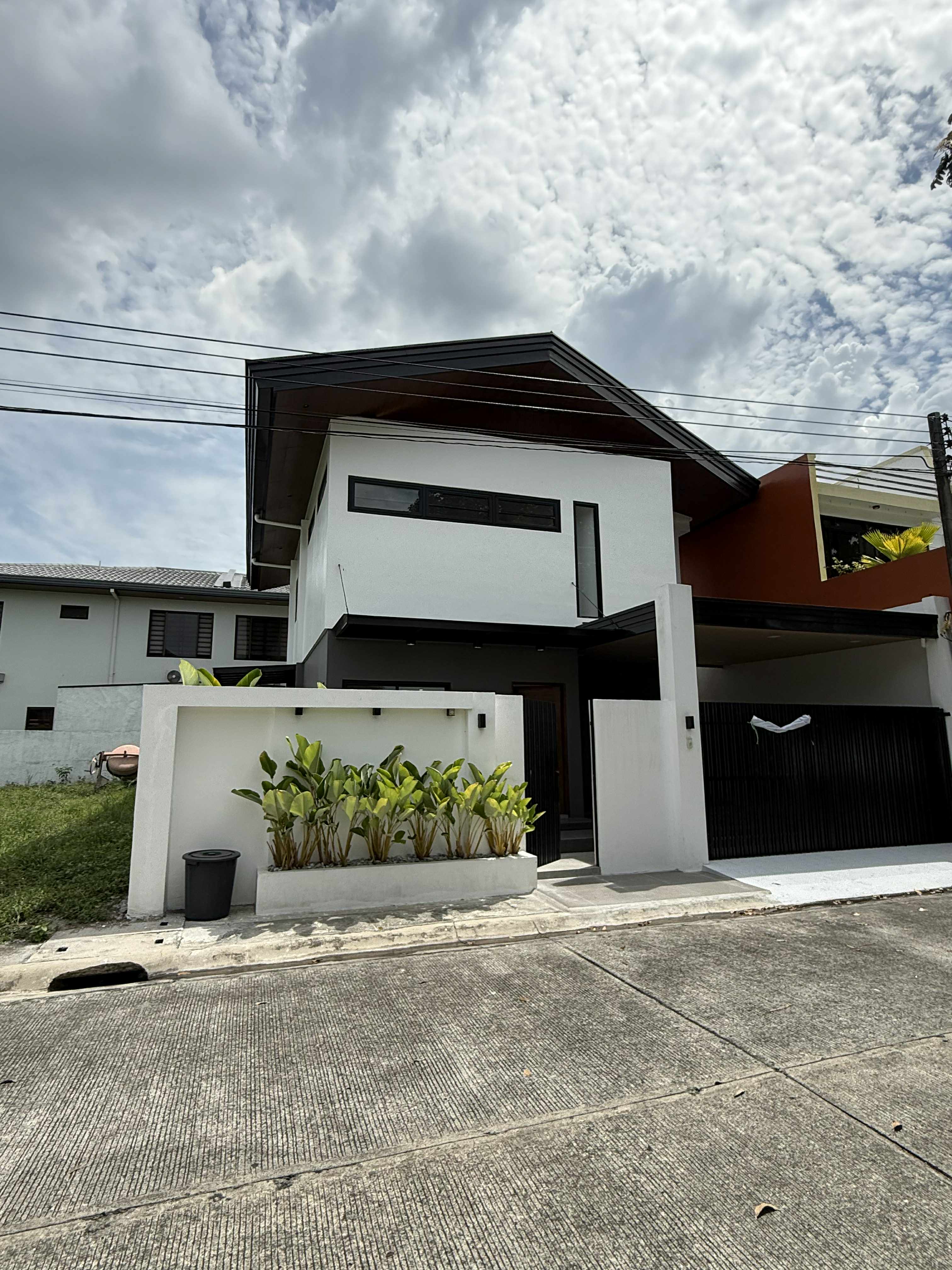 4 BEDROOMS BRAND NEW HOMES IN ANGELES CITY
