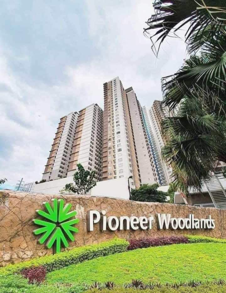 Studio Park II and III - Pioneer Woodlands