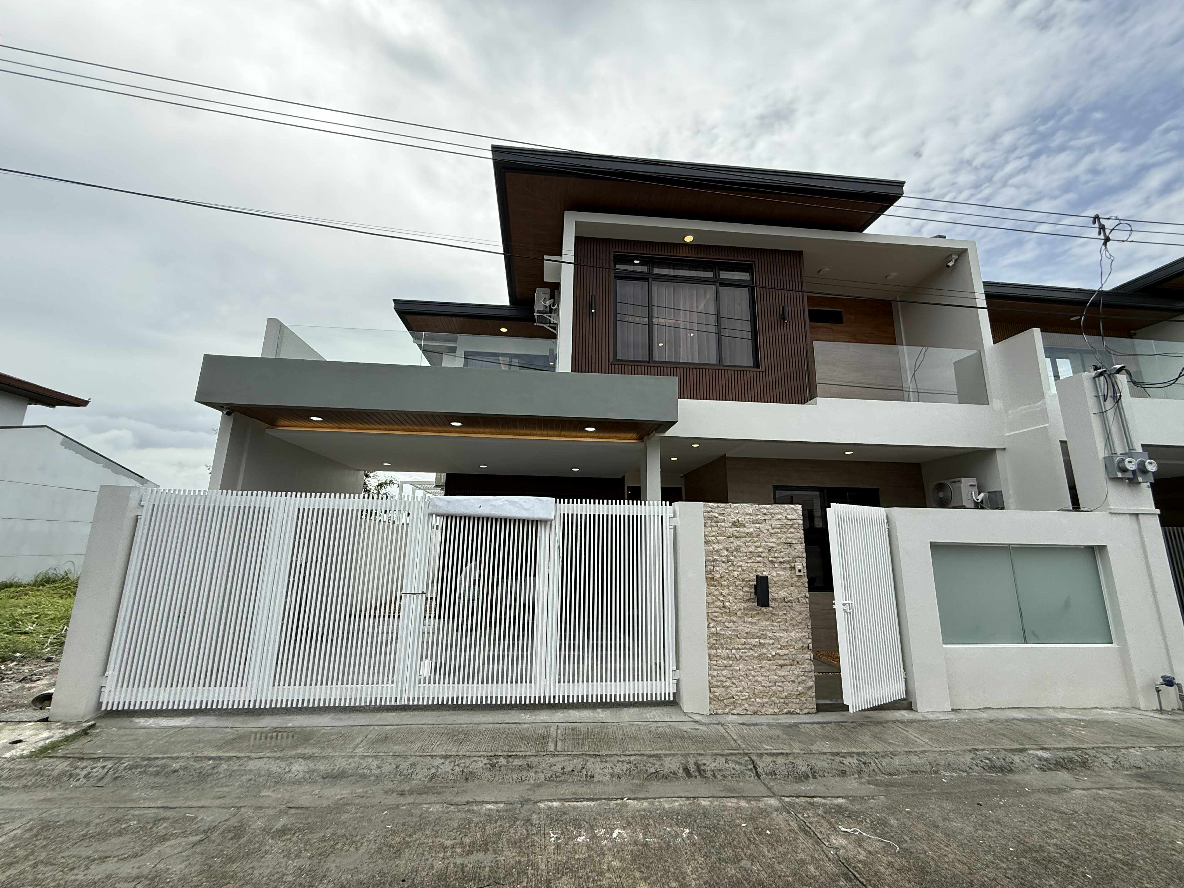 Brandnew Modern Contemporary