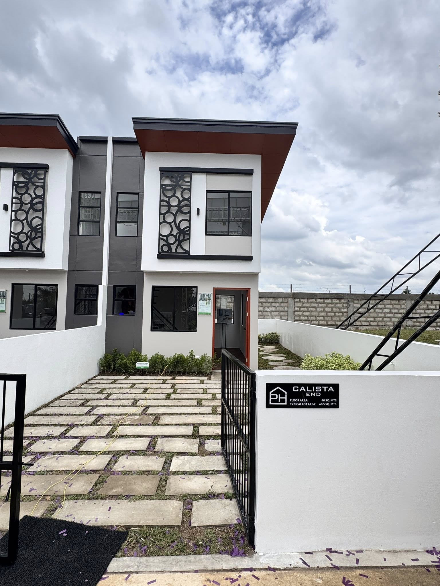 Calista End Corner - Santo Tomas