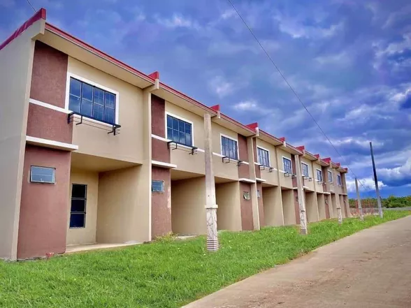Arianna Townhouse End Unit - Celadon Village
