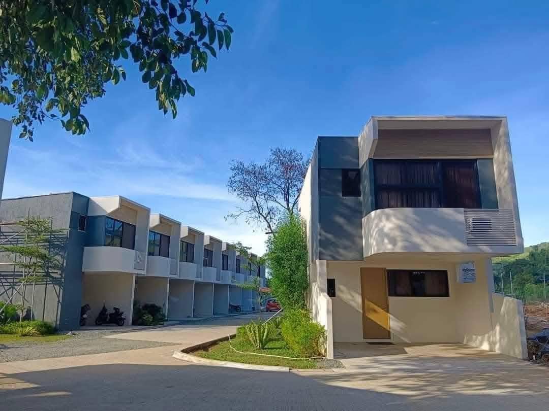 Townhouse - Traveo Residences