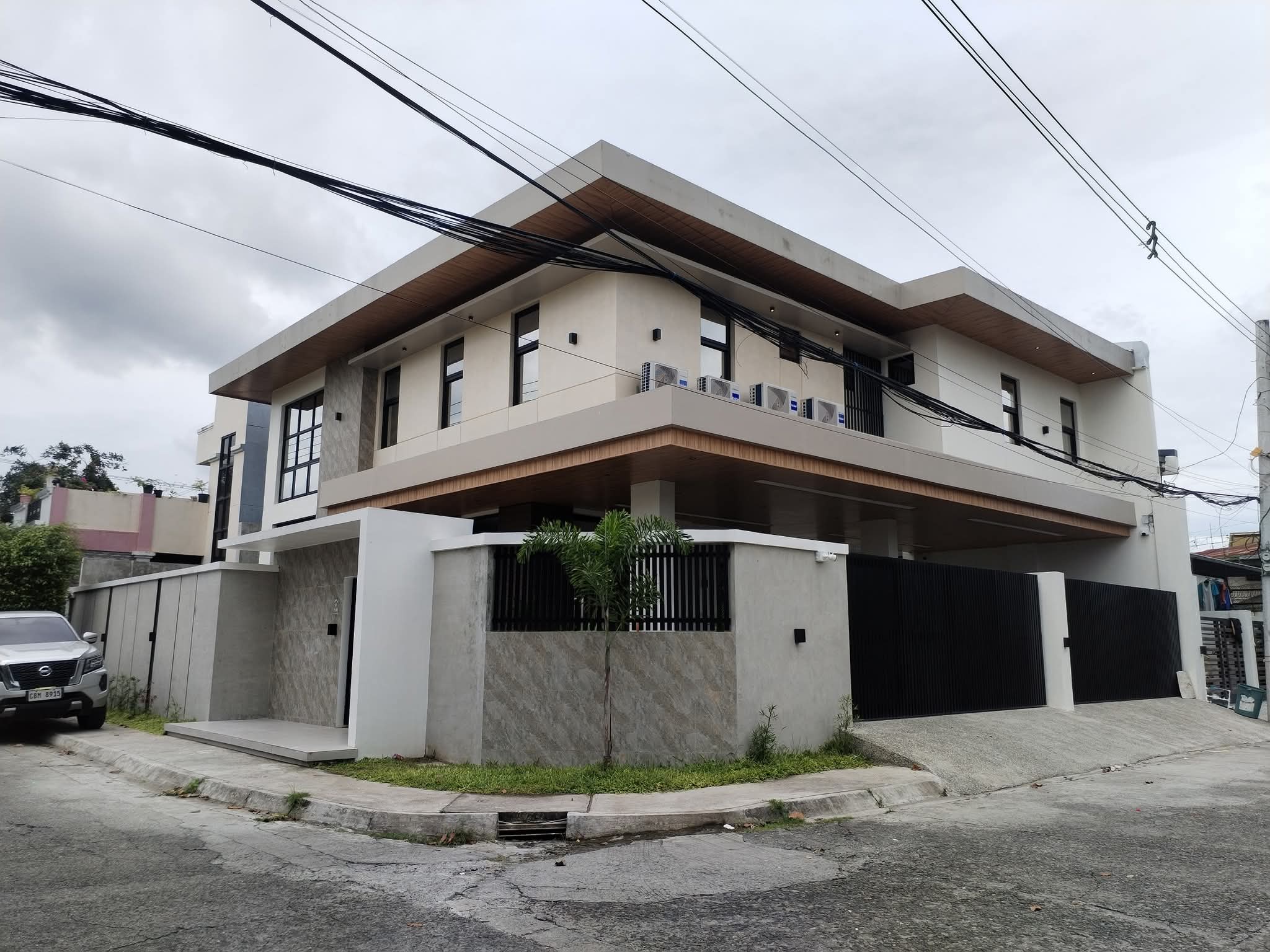 BRANDNEW CORNER HOUSE AND LOT W/ INCOME GENERATING 2UNITS APARTMENT