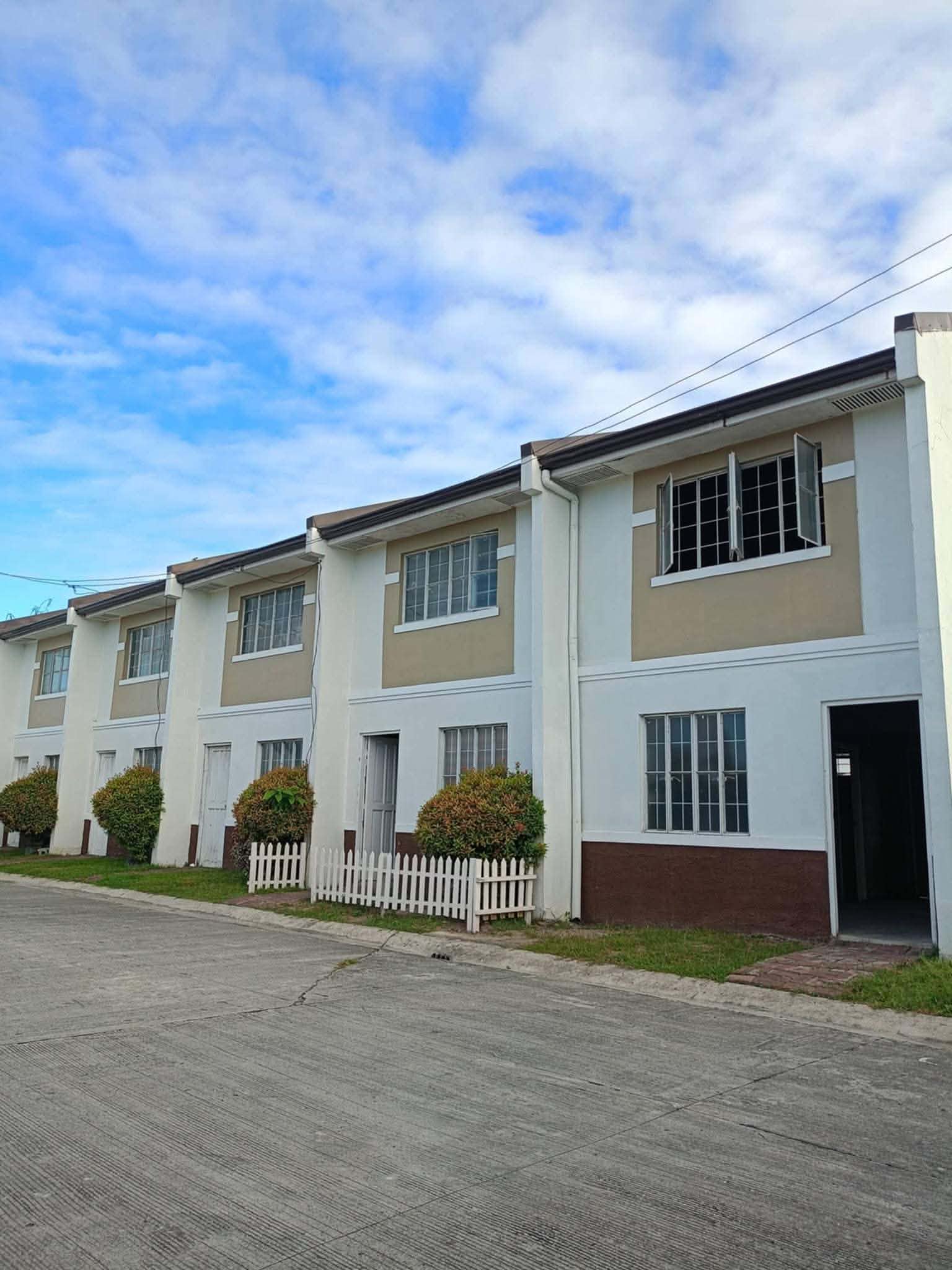 Townhouse 33 - Brentwood Residences 4