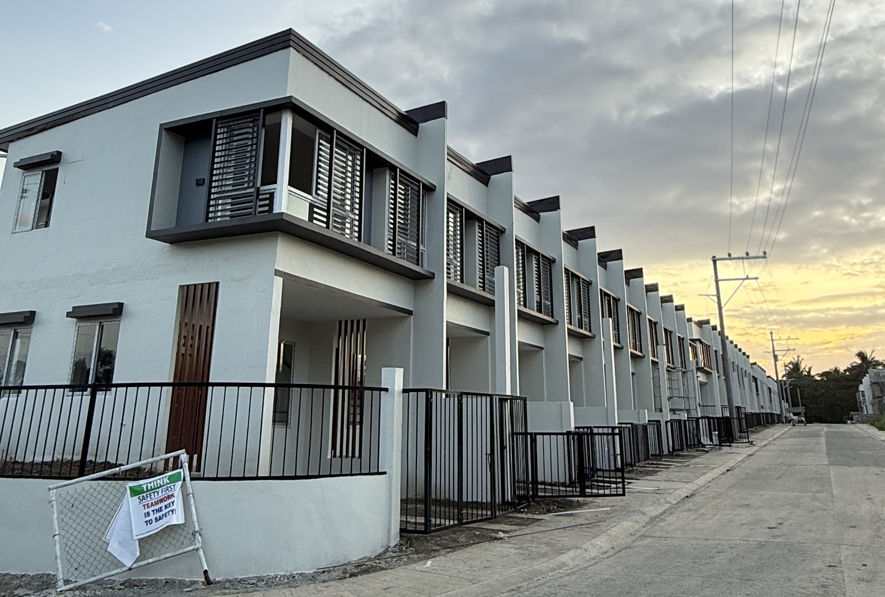 Townhouse Inner Unit - Ecoverde Homes Lipa