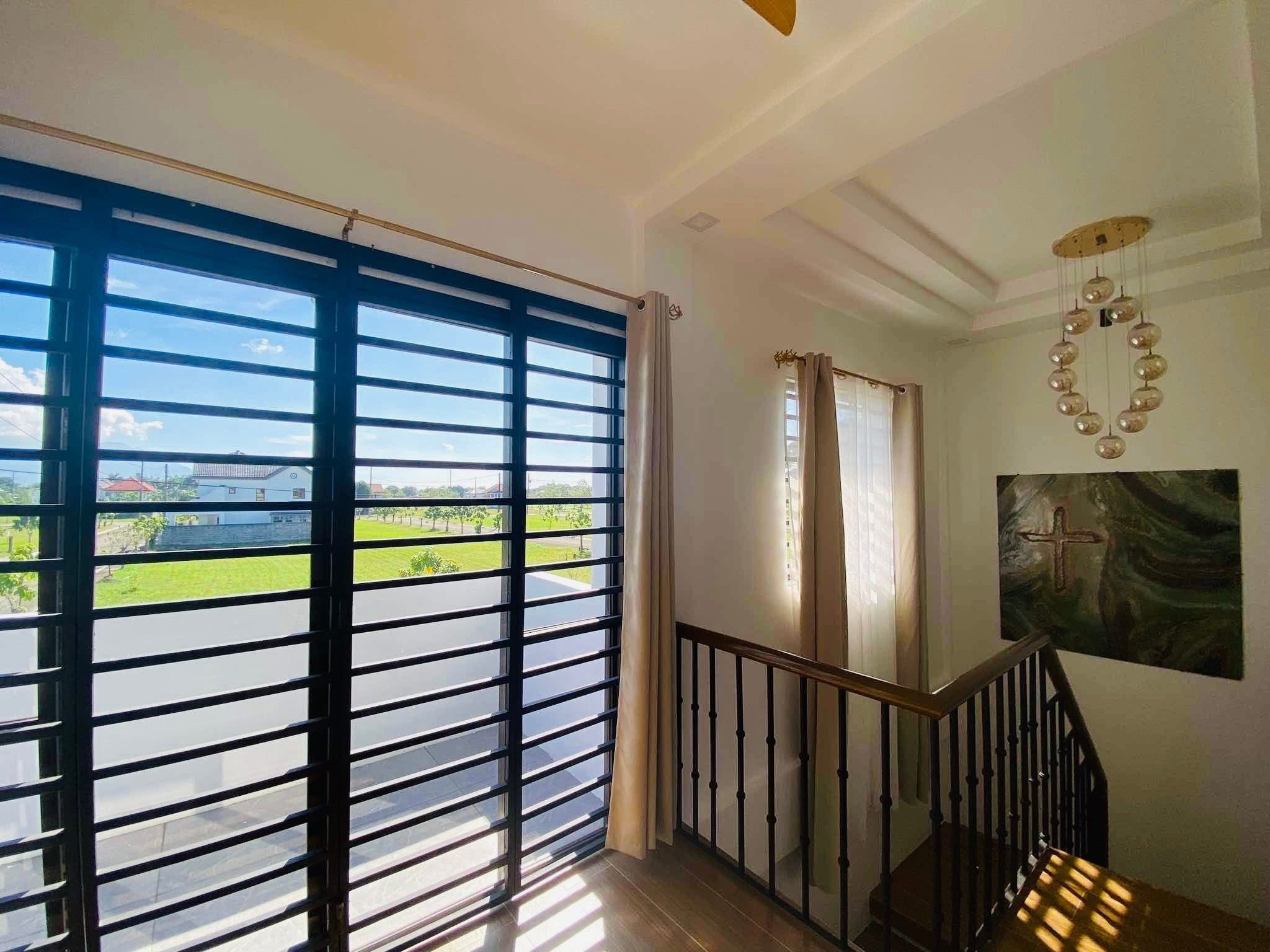 PRE-OWNED MODERN HOUSE and LOT