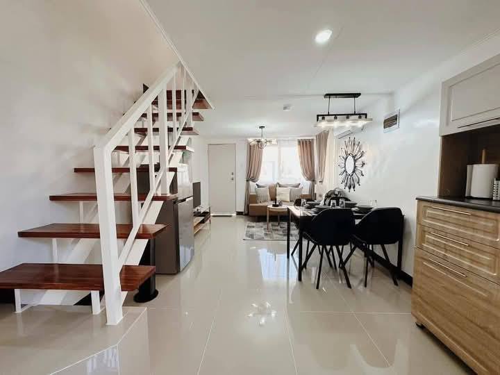Townhouse Royale - Xevera Mabalacat