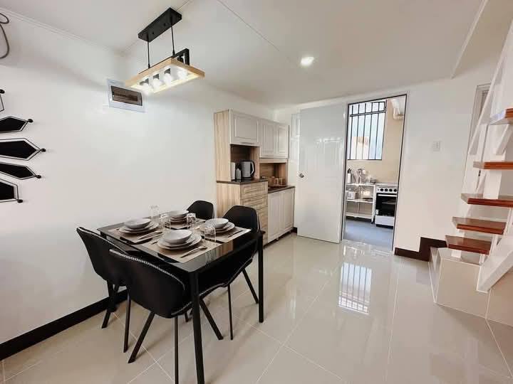 Townhouse Royale - Xevera Mabalacat
