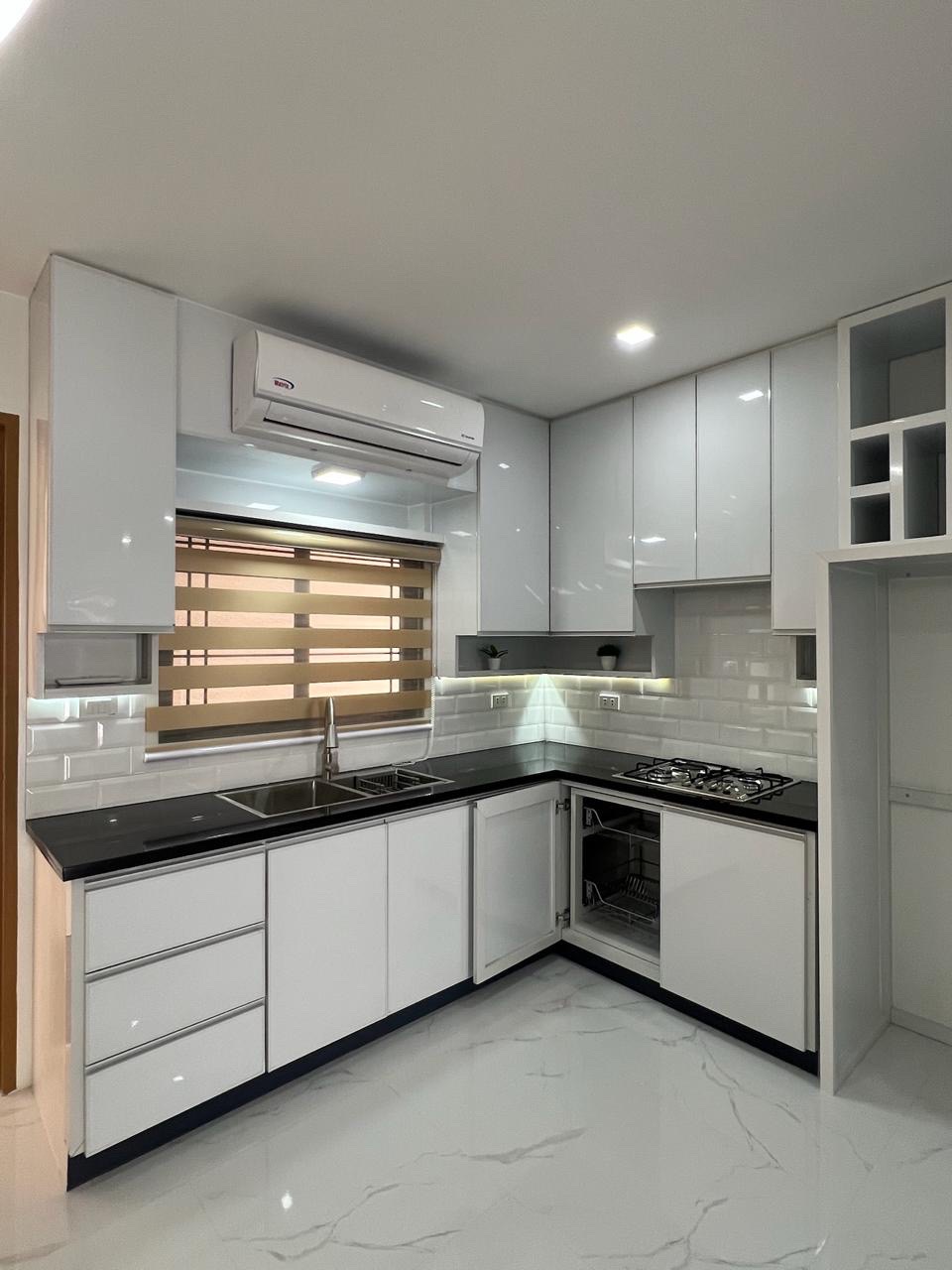7.3 Million 3 Bedroom Townhouse with Loft