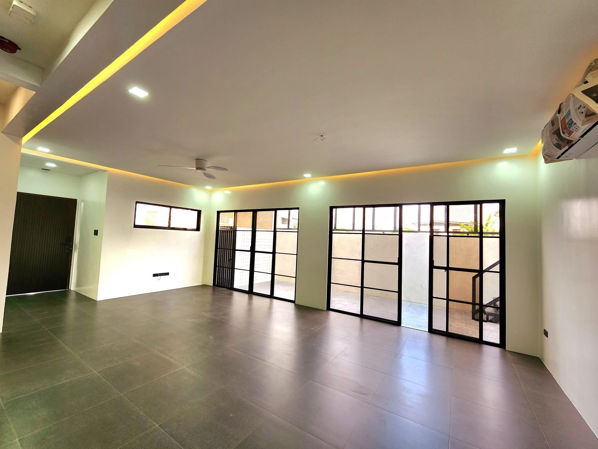 Brandnew Modern High Ceiling House for Sale near Clark