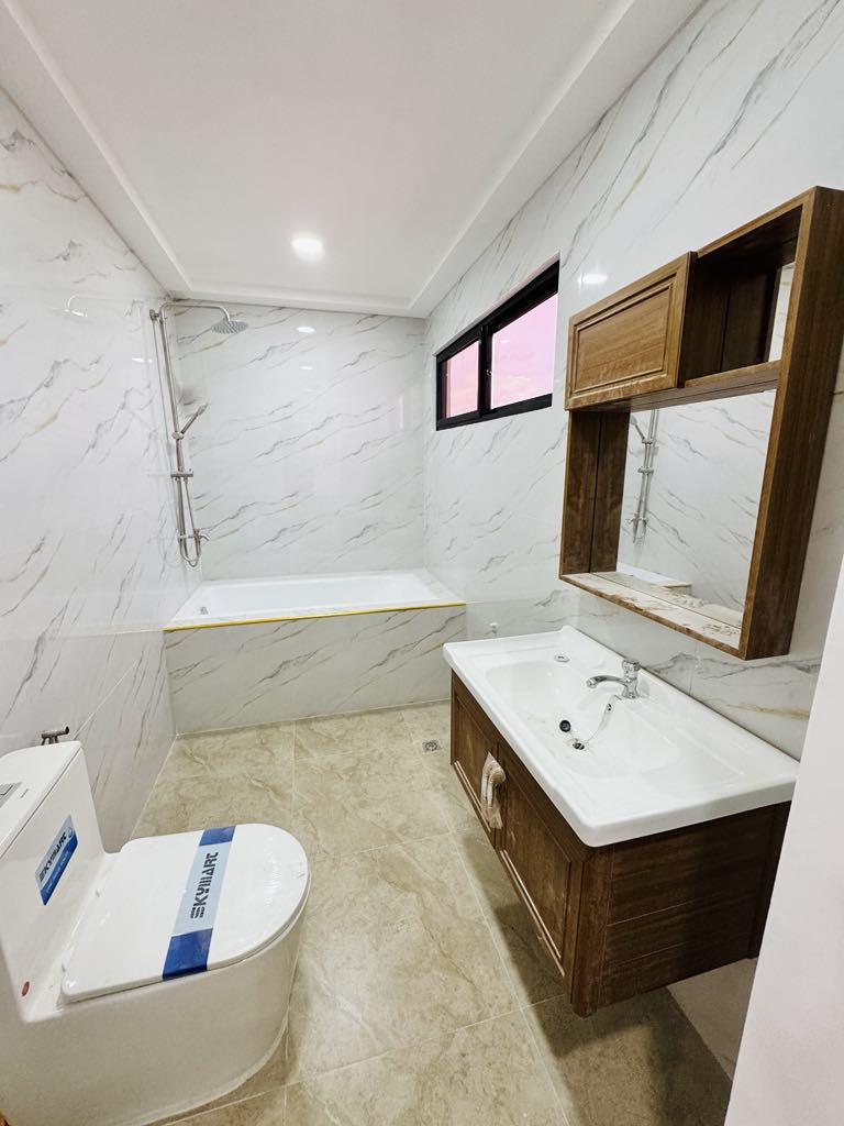 NEWLY CONSTRUCTED 2 STOREY HOUSE WITH DIPPING POOL IN ANGELES CITY