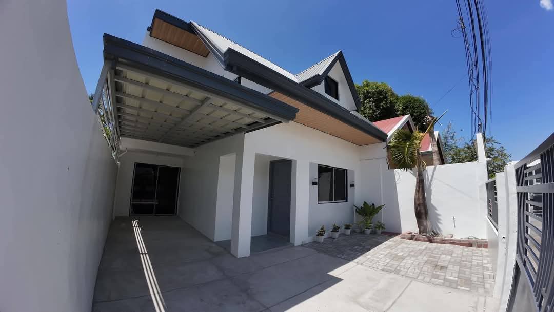 3 BEDROOMS HOUSE AND LOT FOR SALE 