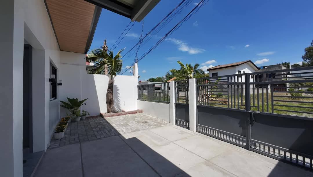 3 BEDROOMS HOUSE AND LOT FOR SALE 