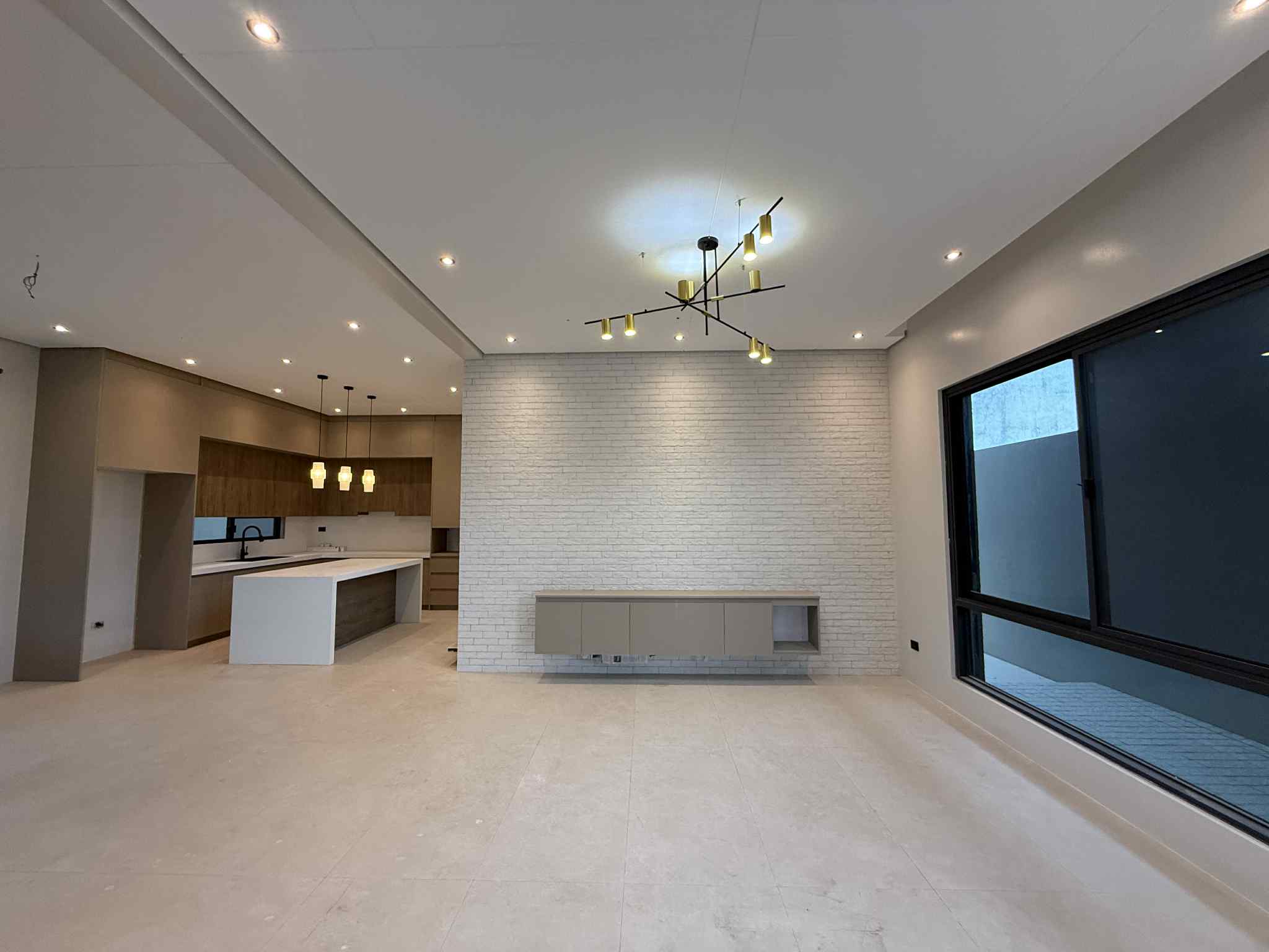 Brandnew Modern Contemporary Spacious Home