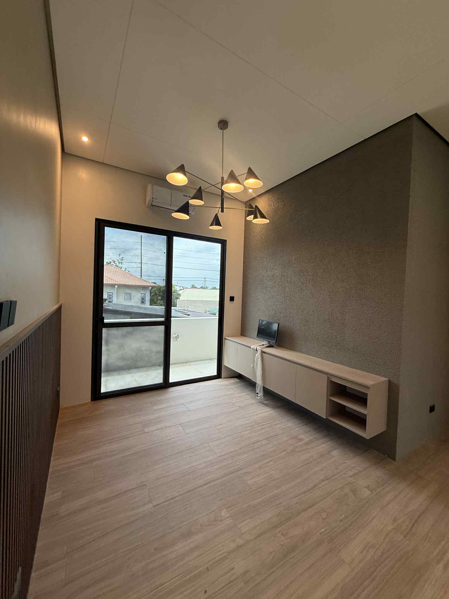 Brandnew Modern Contemporary Spacious Home