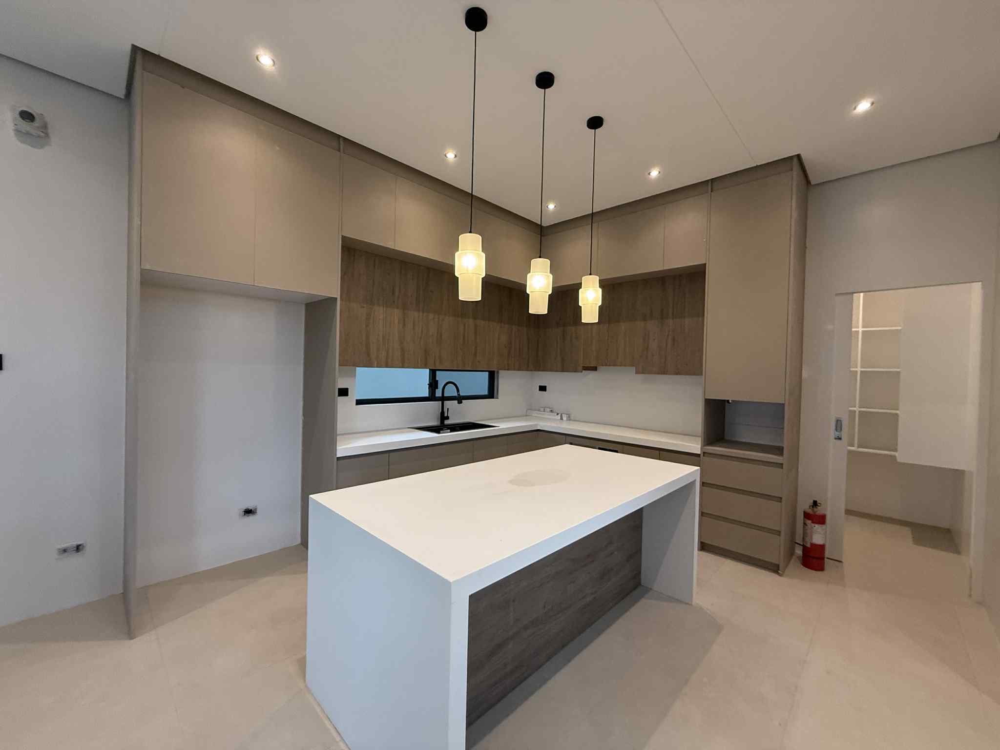 Brandnew Modern Contemporary Spacious Home