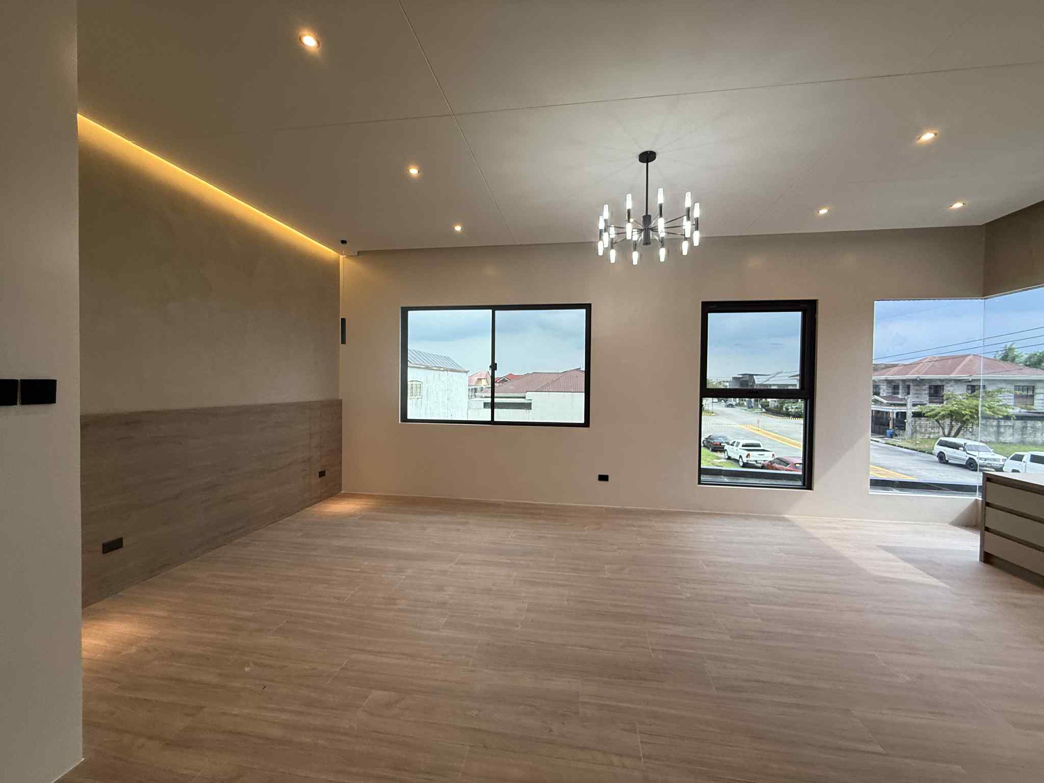 Brandnew Modern Contemporary Spacious Home