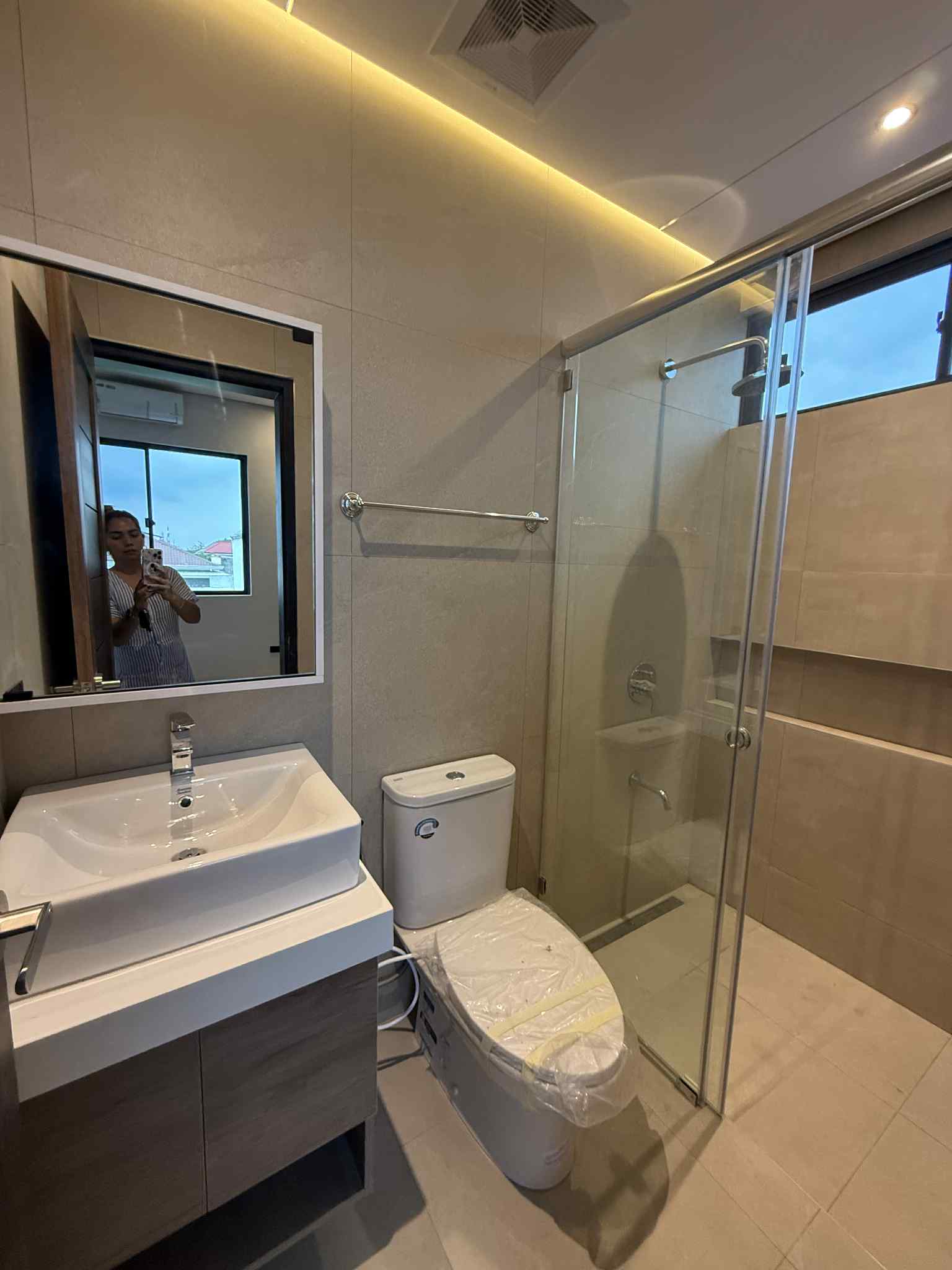 Brandnew Modern Contemporary Spacious Home
