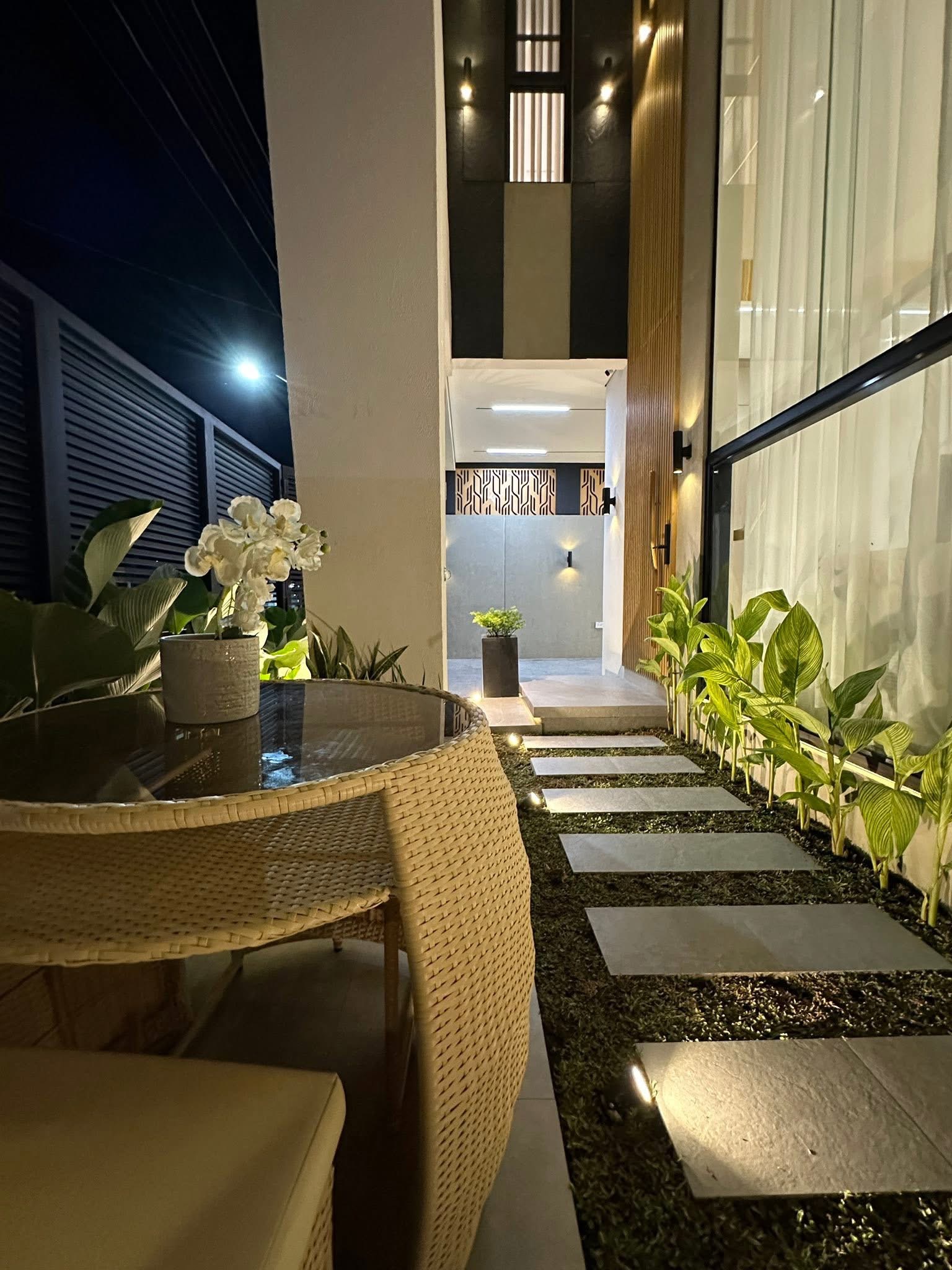 LUXURY HOUSE AND LOT FOR SALE