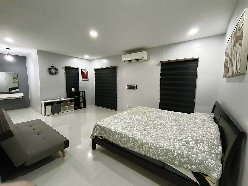 3 Storey Modern Home for Sale in Metrogate Subdivision, Angeles City photo 6