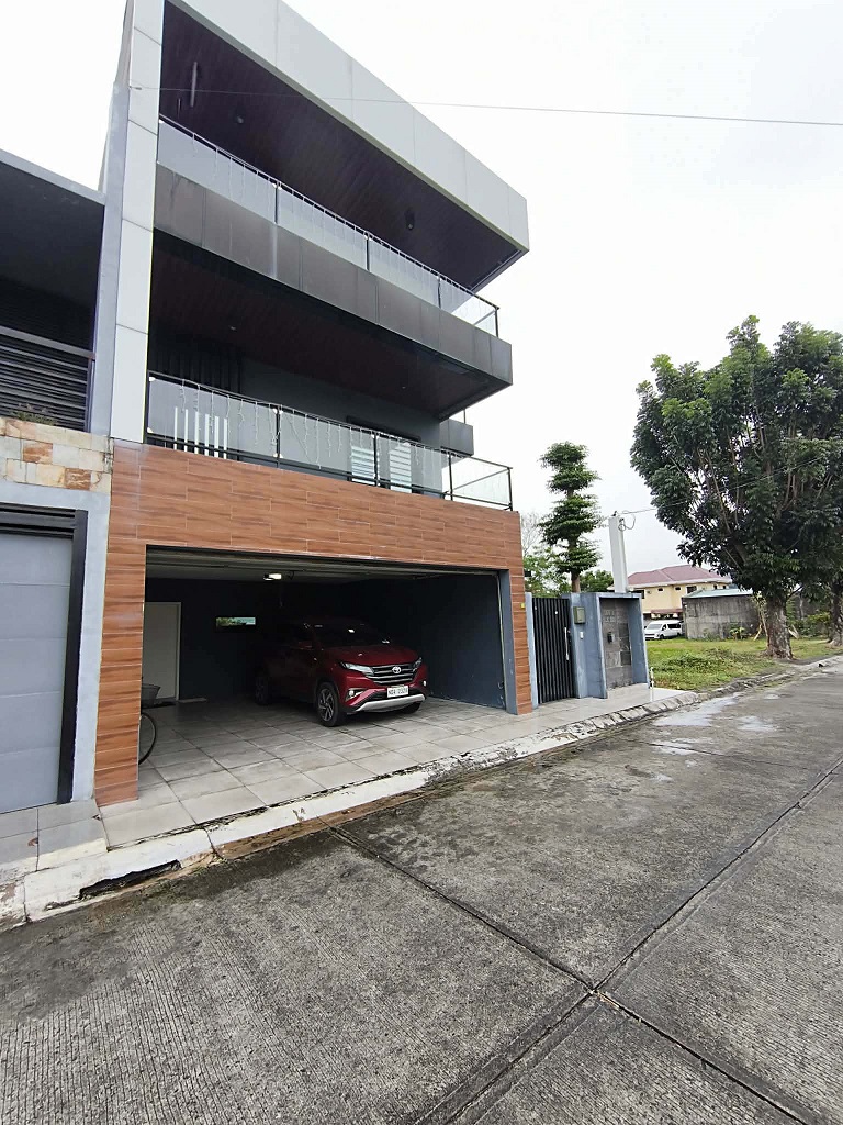 3 Storey Modern Home for Sale in Metrogate Subdivision, Angeles City photo 10