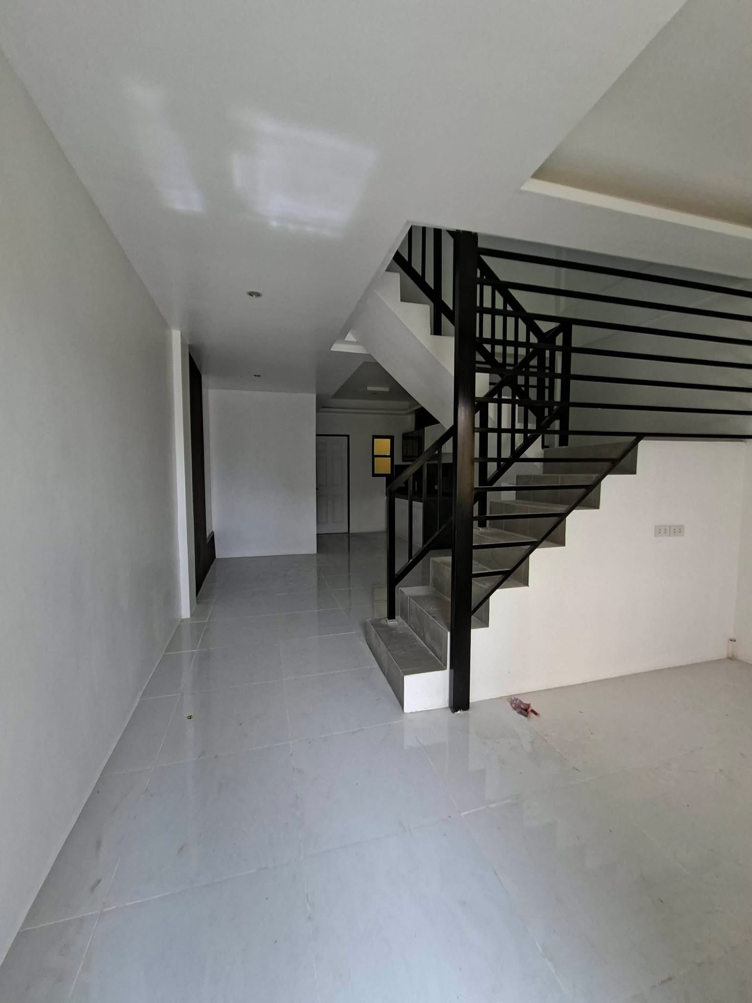 HENSONVILLE ANGELES - 3 UNIT TOWNHOUSE photo 2