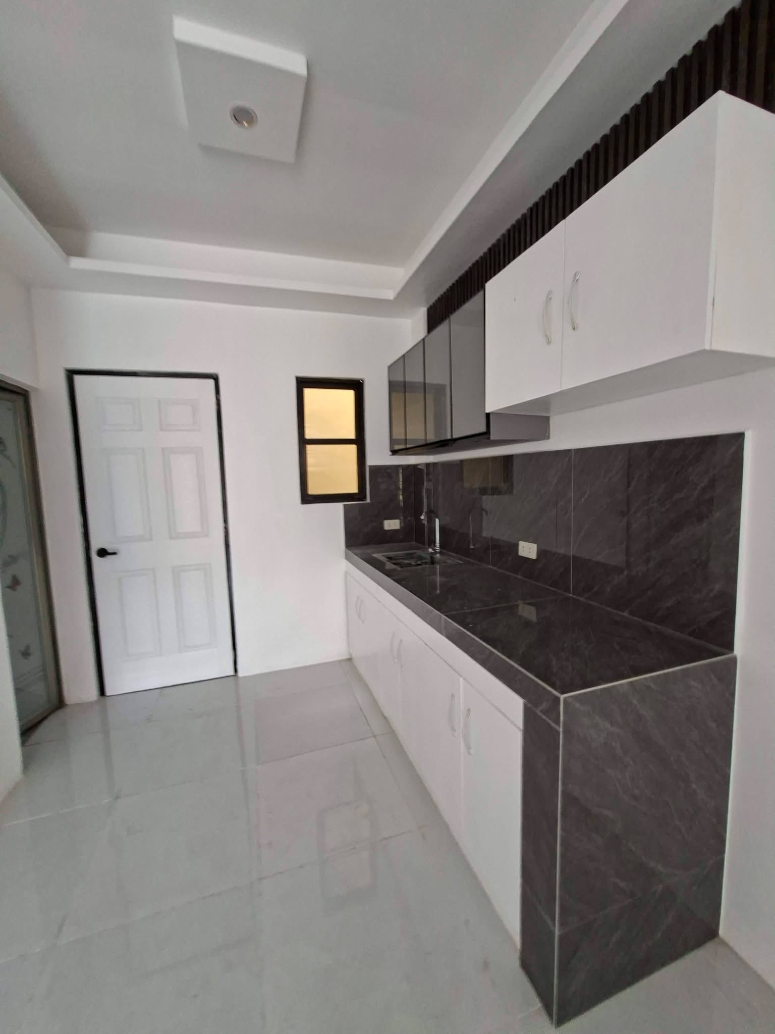 HENSONVILLE ANGELES - 3 UNIT TOWNHOUSE photo 4