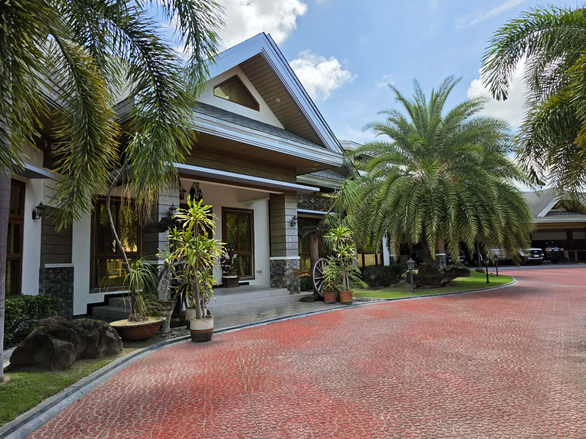 A Modern Asian-Tropical Bungalow Estate For  Sale‼️ photo 3
