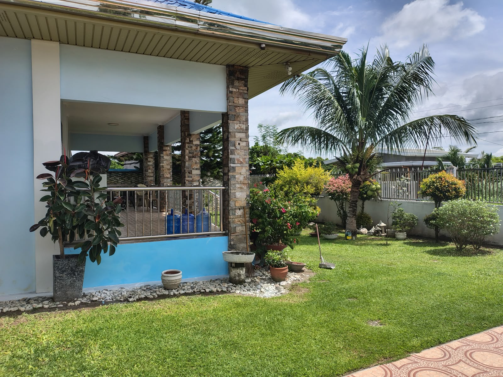 FOR SALE HUGE & SPACIOUS BUNGALOW HOUSE IN MAGALANG PAMPANGA  photo 4