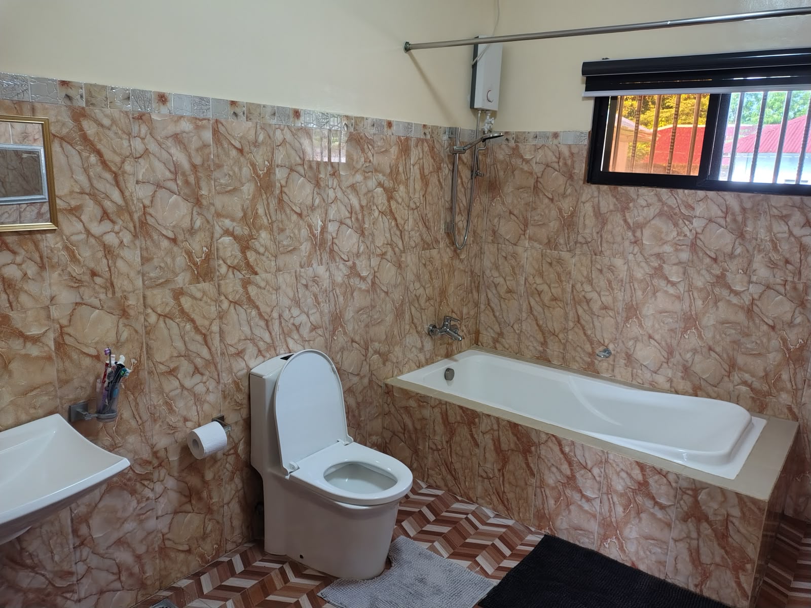 FOR SALE HUGE & SPACIOUS BUNGALOW HOUSE IN MAGALANG PAMPANGA  photo 8