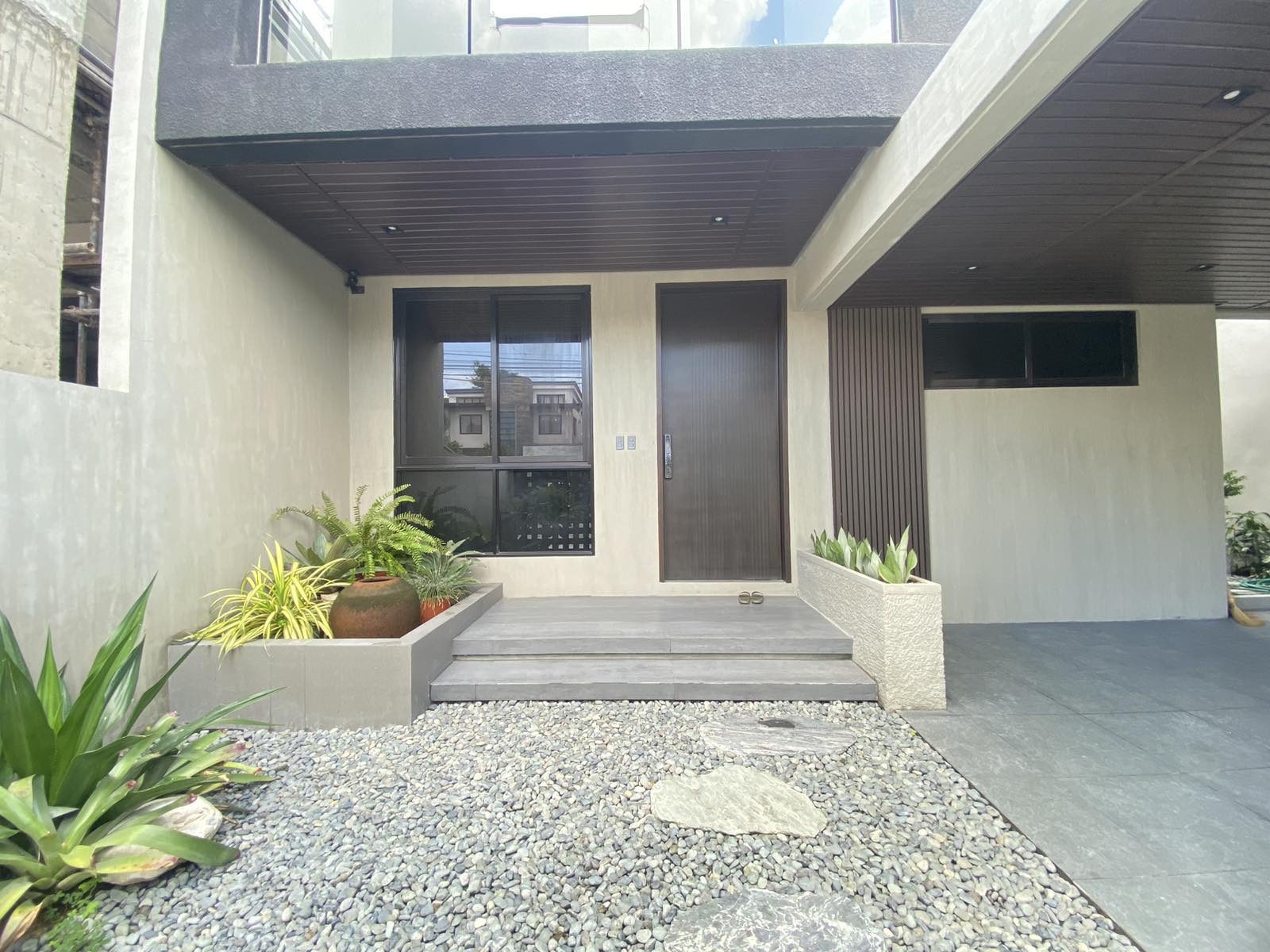 Brand New Fully Furnished Solar-powered House with Swimming Pool photo 10