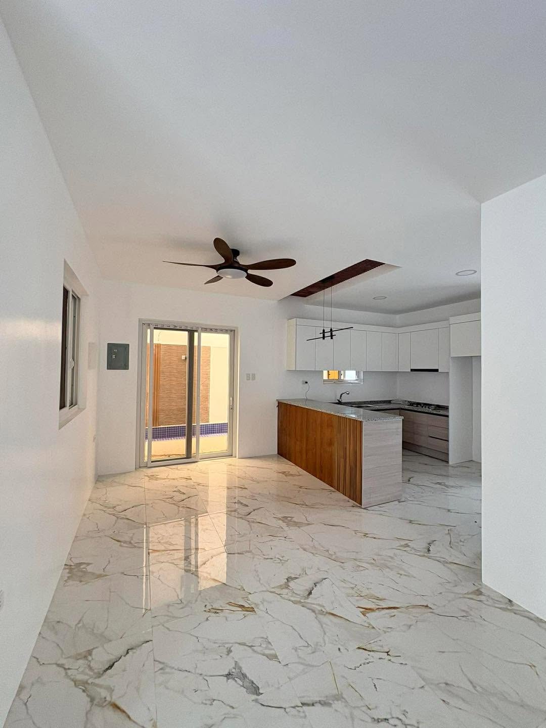 Brand New 4 Bedroom House with Pool  photo 2