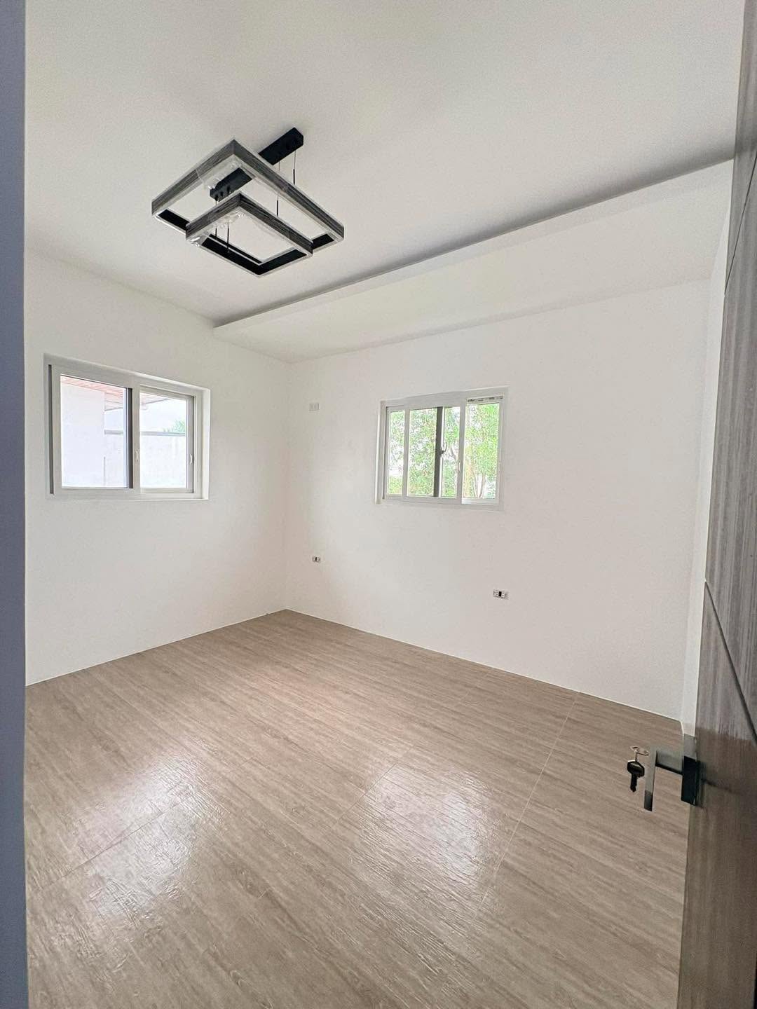 Brand New 4 Bedroom House with Pool  photo 7