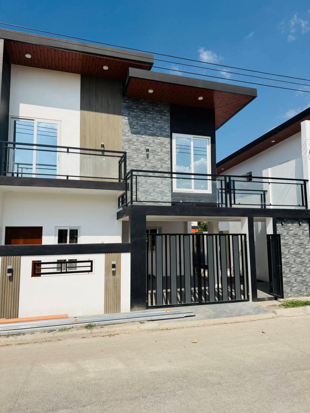 Semi furnished House and Lot For Sale Ready for Occupancy ‼️ photo 2