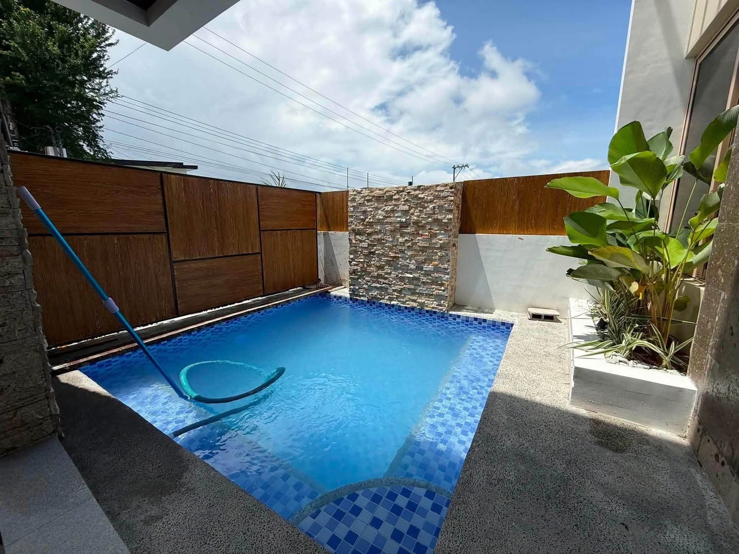 5-Bedroom with Swimming pool Near Clark photo 2
