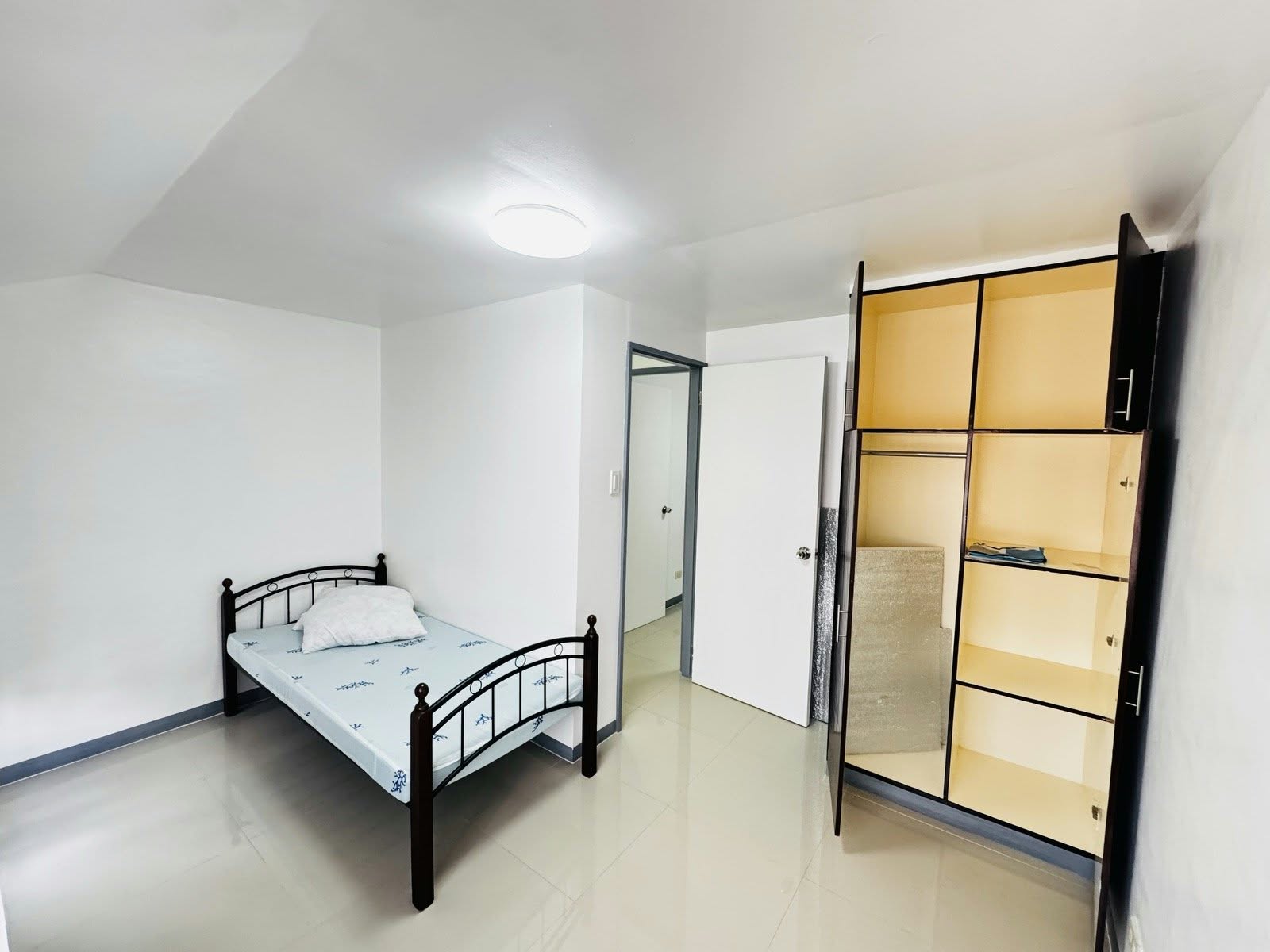 INCOME-GENERATING TOWNHOUSE UNITS FOR SALE photo 10